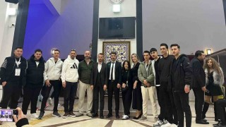 Manisalı kuaförler Uşaktan 3 kupa ile döndü