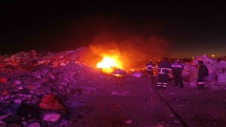 Mardinde hurdalık alanda çıkan yangın söndürüldü