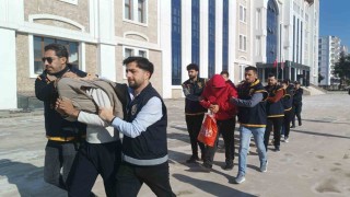 Masaj salonlarına fuhuş operasyonunda 6 kişi tutuklandı