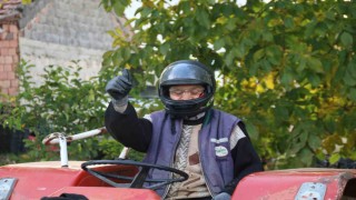 Mehmet Amca yeni yönetmeliğe göre hazırlanıp tarlasını sürdü