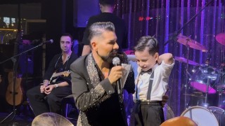 Mehmet Çevik Bursada sahneyi yıktı geçti: Benim sahnemde cadılara yer yok