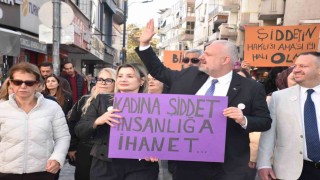 Menemen, kadına şiddete karşı tek ses oldu