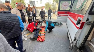 Menteşede otomobil yaşlı adama çarpıp kaçtı