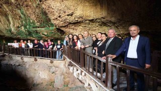 Merkezefendili kadınlar Pamukkale ve Kaklık Mağarasını geziyor