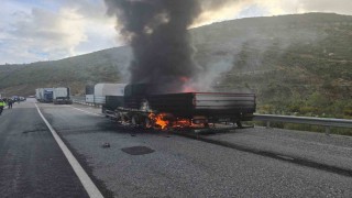 Mermer yüklü tır alevlere teslim oldu