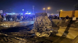 Mersinde 10 kişinin yaralandığı kaza anı kamerada