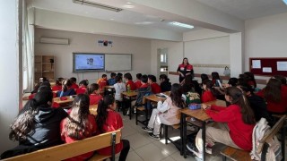 Mersinde jandarmadan öğrencilere siber farkındalık semineri