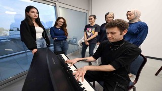 Mersinde ücretsiz enstrüman kurslarına yoğun ilgi