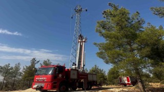 Mersinde yüksek gerilim direğinde mahsur kalan işçi kurtarıldı