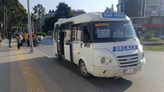 Minibüse çarpmamak için motosikleti devirdi: 1 yaralı