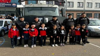 Minik kızın başkanlık vaadi protokol üyelerini harekete geçirdi