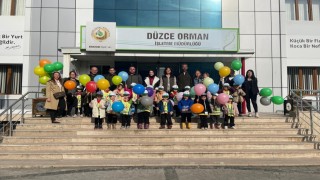 Minik öğrenciler orman ağaçları incelediler