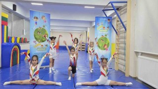 Minik sporcular eğlenerek öğreniyor