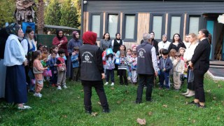 Minikler hem deprem çantası hazırladı hem çök-kapan-tutun yaptı