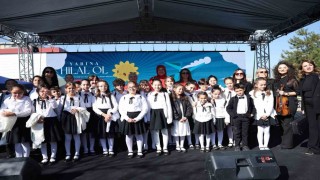 Miniklerin keman gösterisi