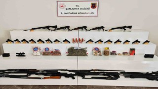 Mısır tarlasında patlayıcı madde ve silahlar ele geçirildi: 9 gözaltı