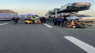 Motosiklet emniyet şeridinde duran tıra çarptı: 1 yaralı