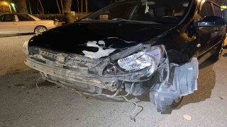 Motosiklet ile otomobil çarpıştı: 2 genç yaralandı