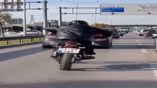 Motosikleti at sürer gibi sürdü