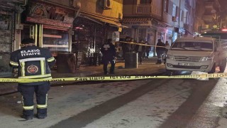 Motosikletin çarptığı pikabın yakıt deposu delindi: Yol trafiğe kapatıldı