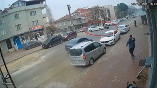 Motosikletin devrildiği kaza anı kamerada: 1 yaralı