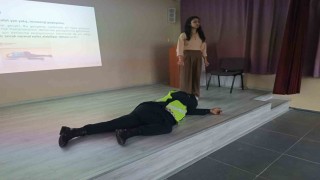 Mudurnuda servis şoförlerine ilk yardım eğitimi verildi