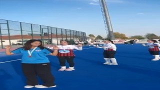Muğlanın şampiyon kızlarından Konyada efsane kutlama şampiyonluk Zeybek ile taçlandı