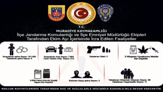 Muradiyede 2 kilogram uyuşturucu ve 56 düzensiz göçmen yakalandı