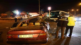 Nevşehirde turistleri taşıyan otobüs ile otomobil çarpıştı: 2 ölü, 3 yaralı