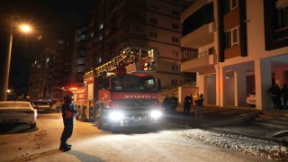 Niğdede apartman dairesinde yangın paniği