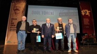 Nilüferde şiir eleştirisinin prestij ödülleri sahiplerini buldu