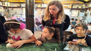 Öğrenciler kestane şekeri üretimini yerinde gözlemledi