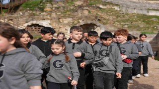 Öğrenciler tarihi dokuyu hayranlıkla inceledi