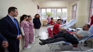 Öğretmenler kan bağışında bulundu