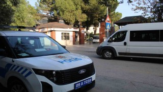 Okul önündeki tartışma kanlı bitti: 2 öğrenci bıçakla yaralandı