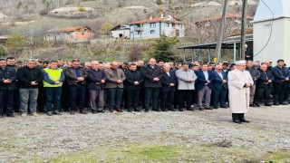 Onlarca kişinin mezar yeri taşınmıştı, gıyabi cenaze namazı kılındı