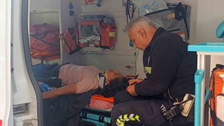 Önündeki araca çarpmamak için fren yapan motosikletli yaralandı