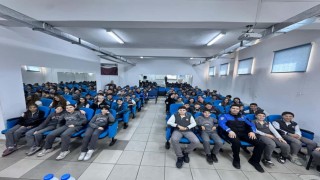 Ortaokul öğrencilerine polislerden eğitim