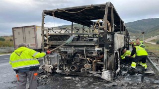 Ortaokul öğrencilerini taşıyan otobüs alevlere teslim oldu