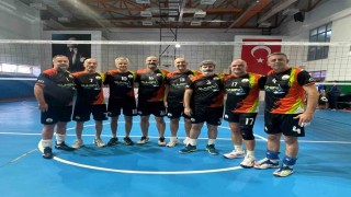 Osmangazinin veteran voleybolcuları zirveye çıktı