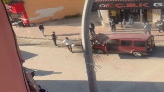 Osmaniyede araç yandı, esnaf facianın önüne geçti