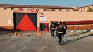 Osmaniyede molotoflu saldırı: Kamyoneti ateşe veren 2 şüpheli tutuklandı