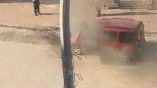 Osmaniye’de Park Halindeki Hafif Ticari Araç Alev Aldı