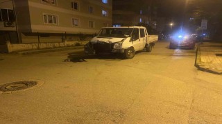 Otobüs ile kamyonet çarpıştı: Şans eseri yaralanan olmadı