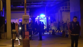 Otomobil belediyeye ait kamyona arkadan çarptı: 1i bebek 3 yaralı