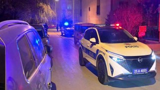 Otomobil içinde bıçaklı kavga: 3 yaralı