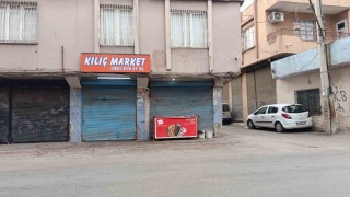 Otomobil markete daldı: 4 yaralı