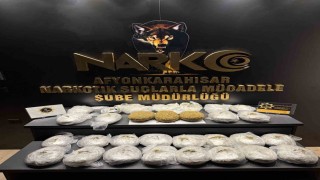 Otomobilin arka kapısının döşemesinin içerisine zulalanmış 11 kilo 500 gram uyuşturucu ele geçirildi