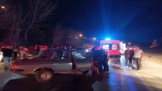 Otomobiller kafa kafaya çarpıştı: 7 yaralı