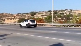 Otoyolda geri giden sürücüyü vatandaş çekti, jandarma ceza kesti